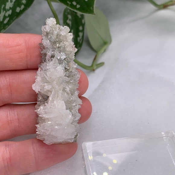 White Celestite cluster 30.4g - Picture 9 of 11